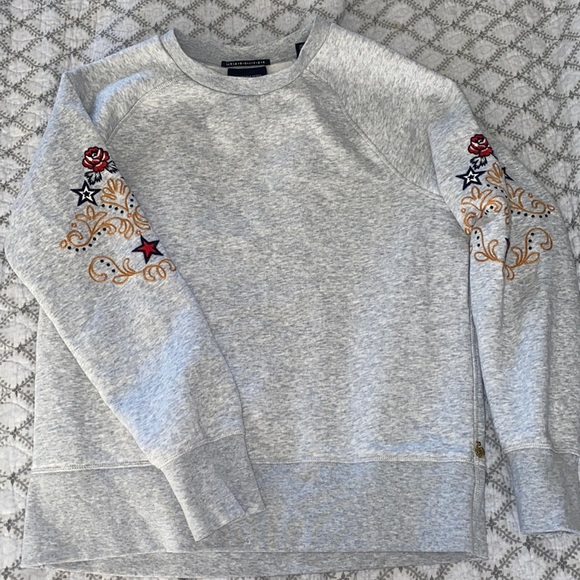 Sweatshirt Gray with embroidery sleeve - Picture 1 of 6